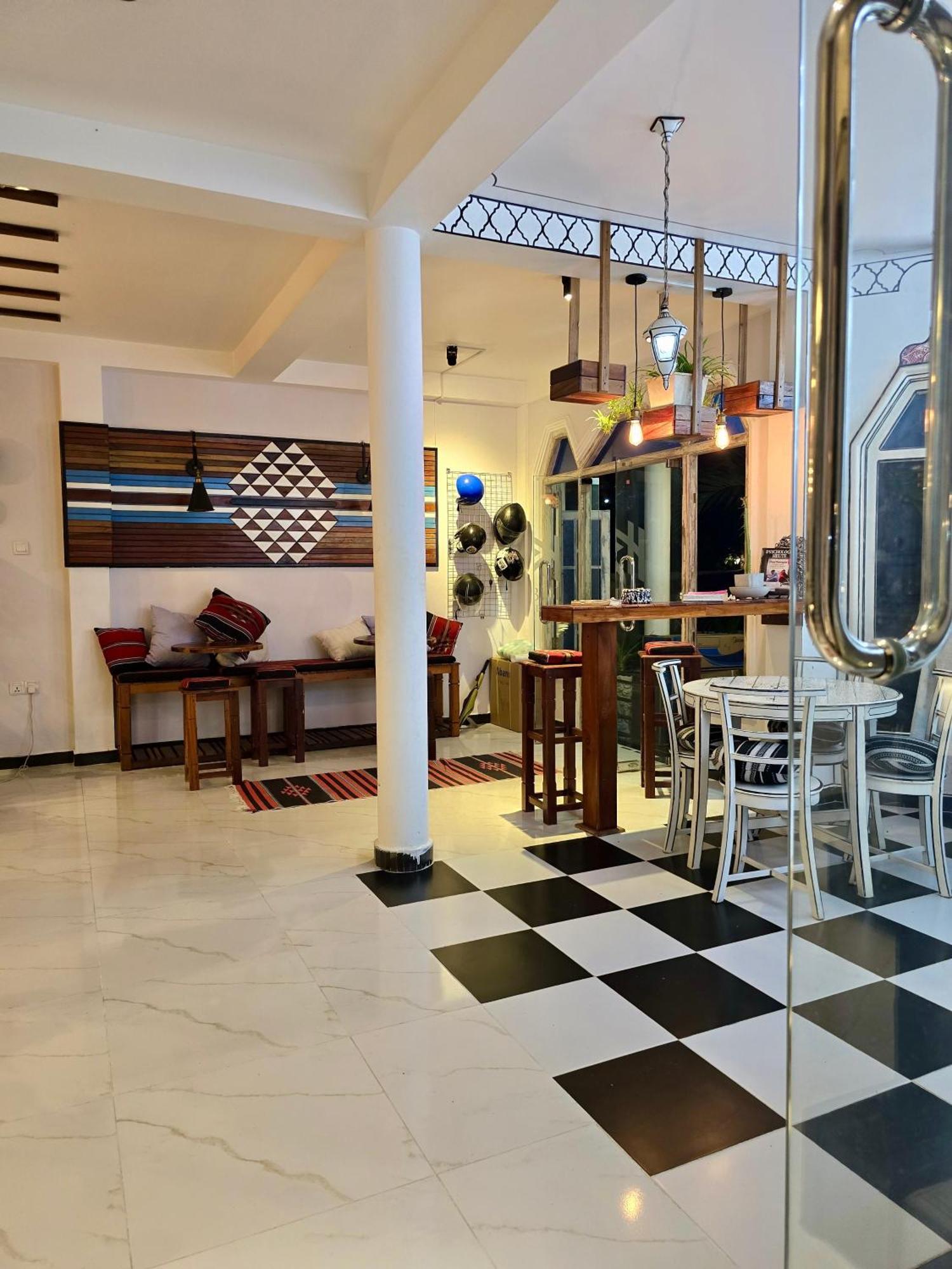 Habibi Hostel & Restaurant อูนาวาตูนา ภายนอก รูปภาพ