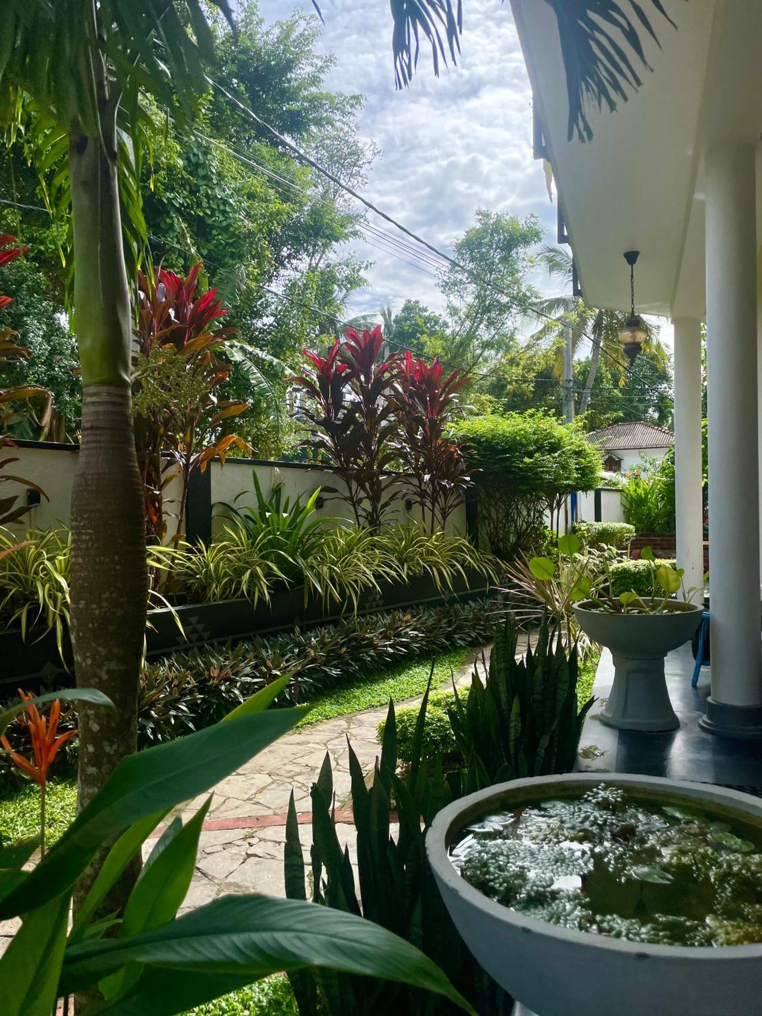 Habibi Hostel & Restaurant อูนาวาตูนา ภายนอก รูปภาพ